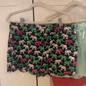 Crown &Ivy scallop hem shorts size 8